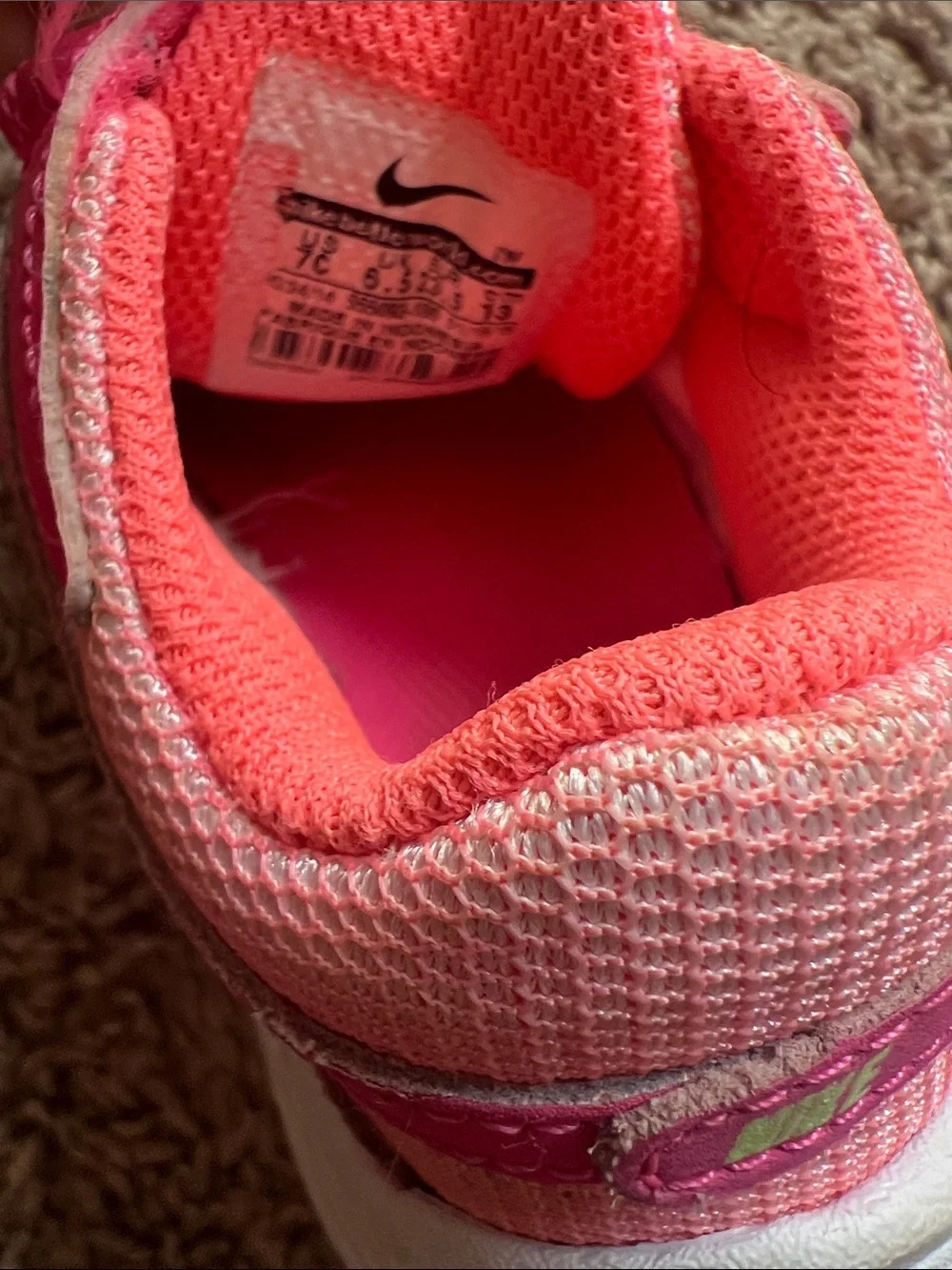 Nike size 7 toddler shoe